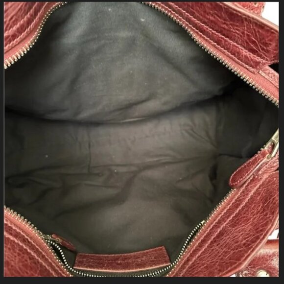 Balenciaga City distressed leather shoulder bag - Picture 13 of 16